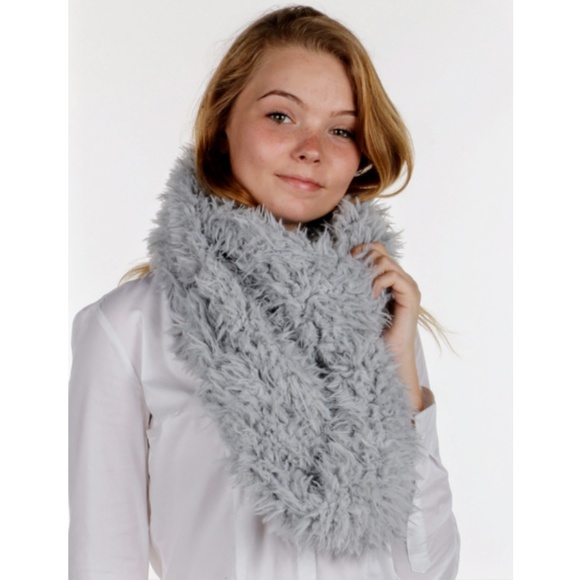 FRINGED SOFT FUR INFINITY SCARF - Picture 2 of 2